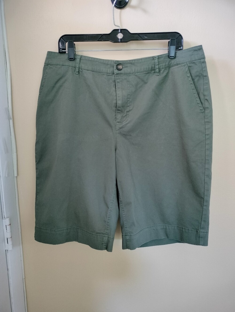 Denim & Co Cotton Blend Bermuda Shorts Olive Green 16 Stretch Vacation Travel